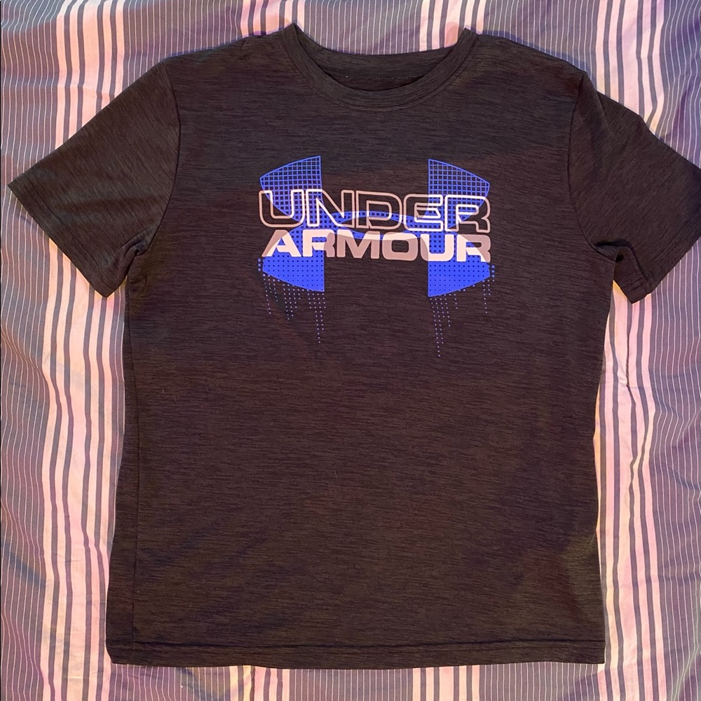 Under armour dry fit shirt youth large